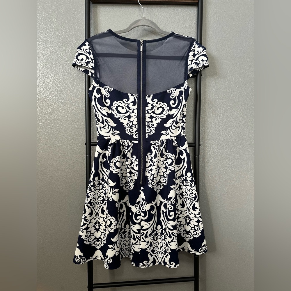 B. Darlin Navy/White Abstract Dress. Size 7/8. Worn once. - Picture 8 of 8